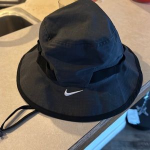 Nike bucket hat